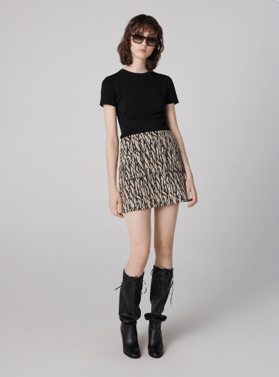 Melina mini skirt in luxurious knit jacquard.